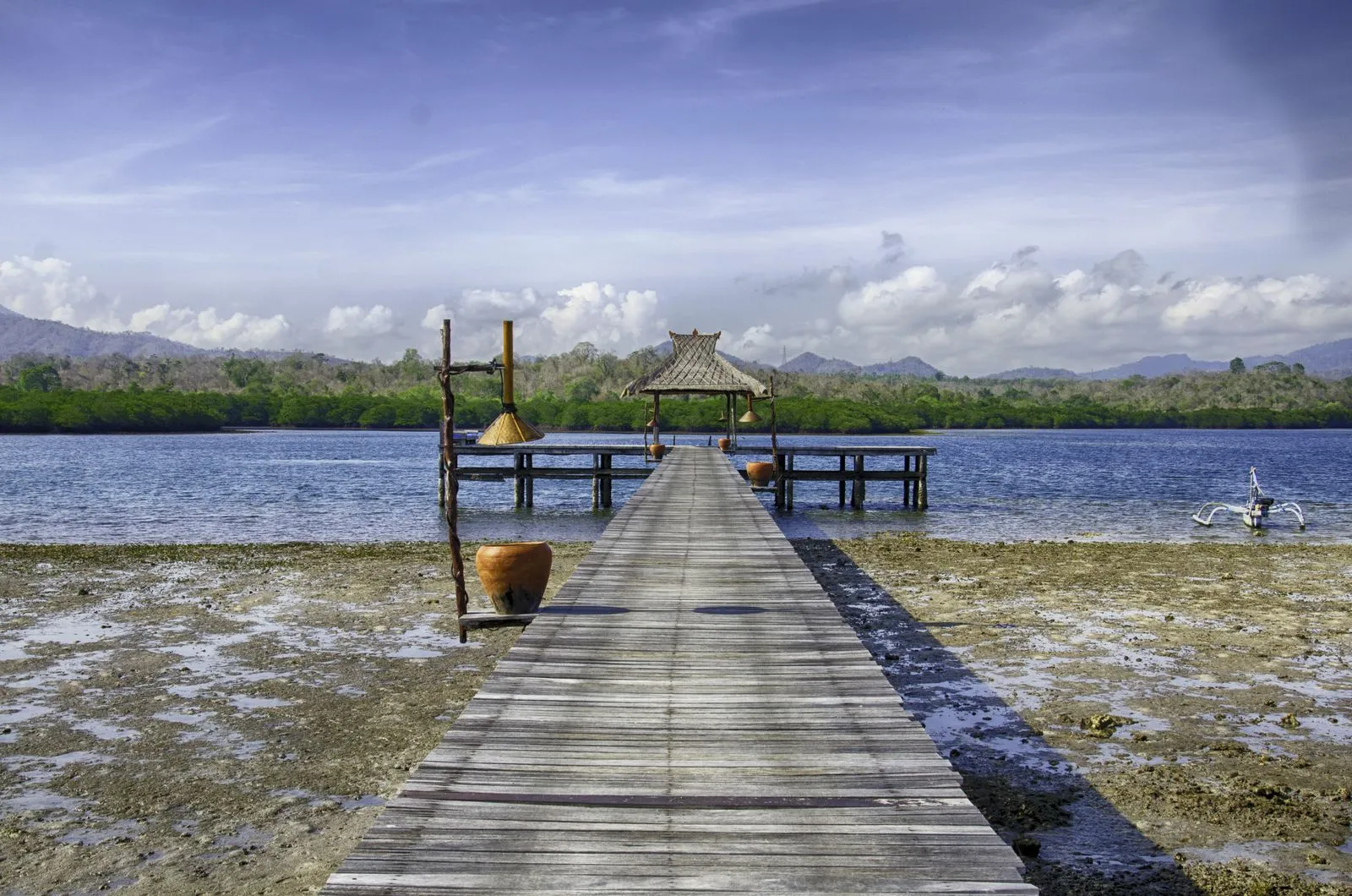 The jetty at Naya Gawana